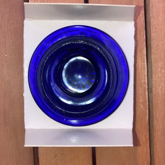 Vintage scented candle in blue glass jar - Picture 3 of 10